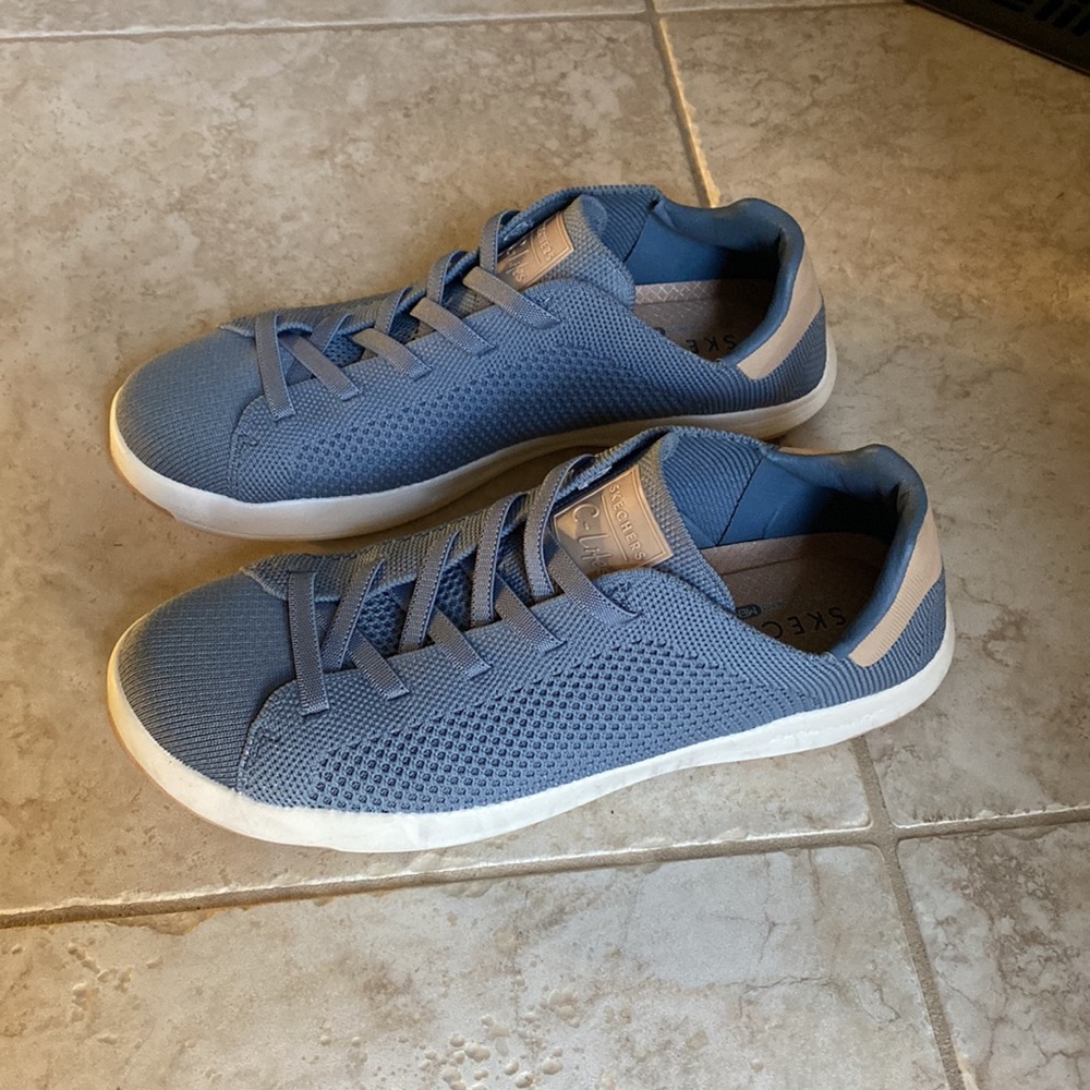Sketchers Sneakers - Picture 2 of 6